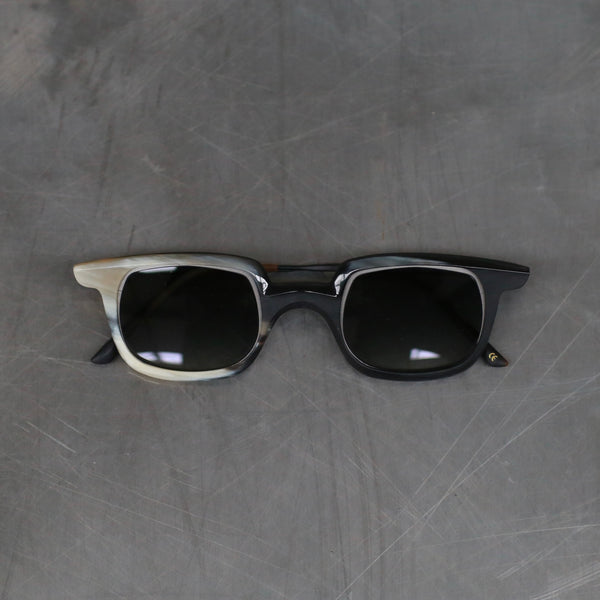 Rigards RG1065 Series Rectangular Buffalo Horn Glasses RG-RG1065-HBKJLB Black and White Frame with Gradient Gray Lenses